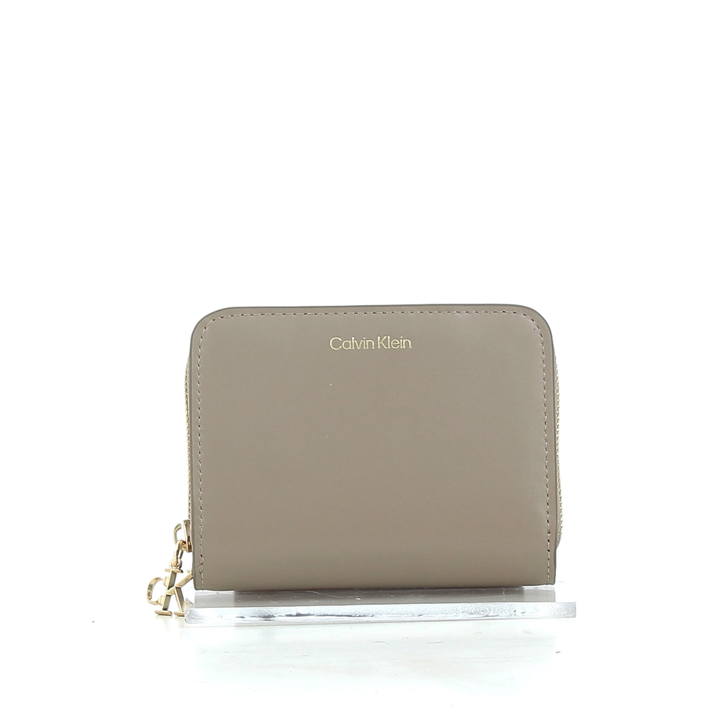 Calvin Klein Women's Wallet 1075P26     VFU