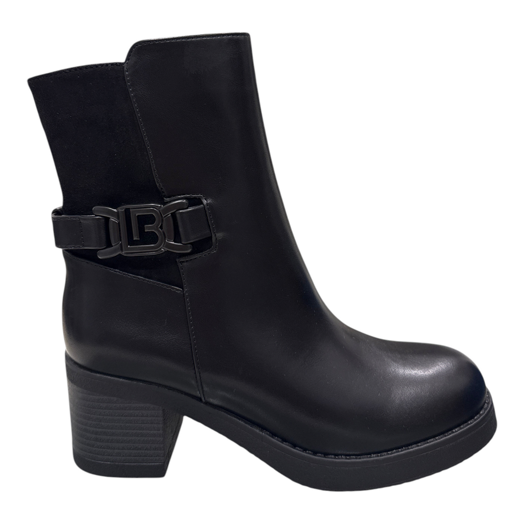 Stivaletto nero Laura Biagiotti in pelle con inserti in camoscio, tacco largo e fibbia decorativa con logo metallico