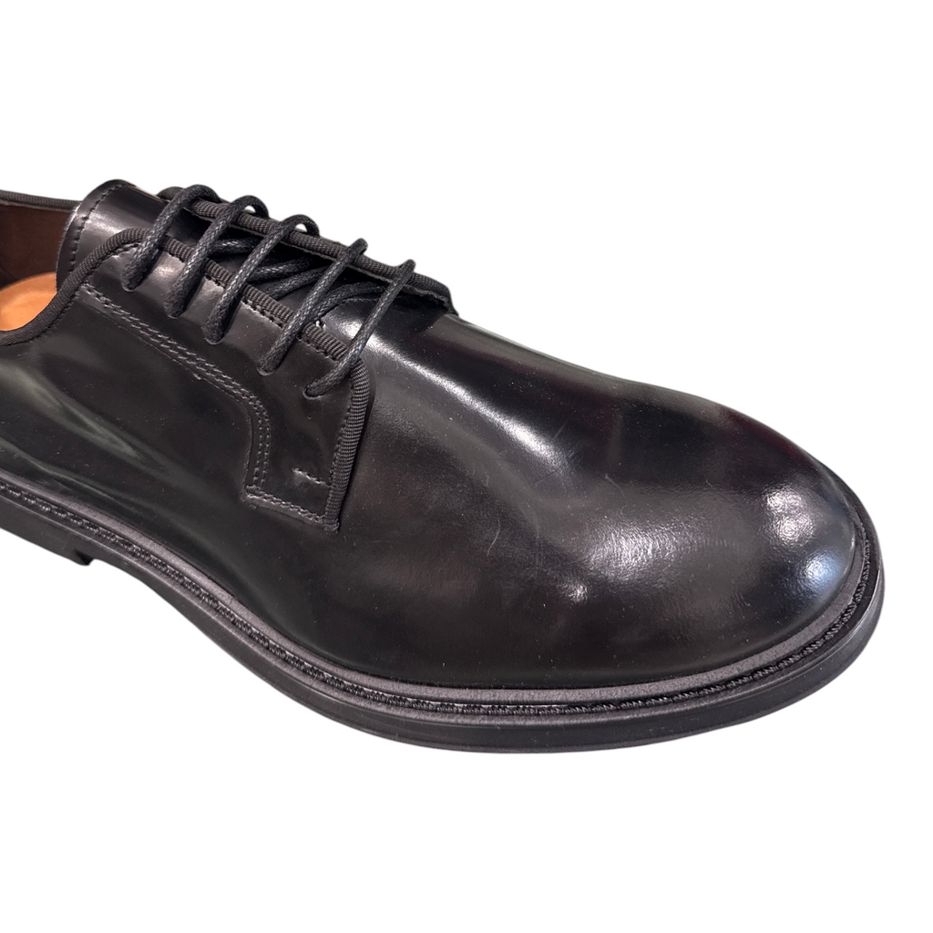 Scarpa stringata da uomo Exton in pelle nera lucida con suola robusta e design elegante