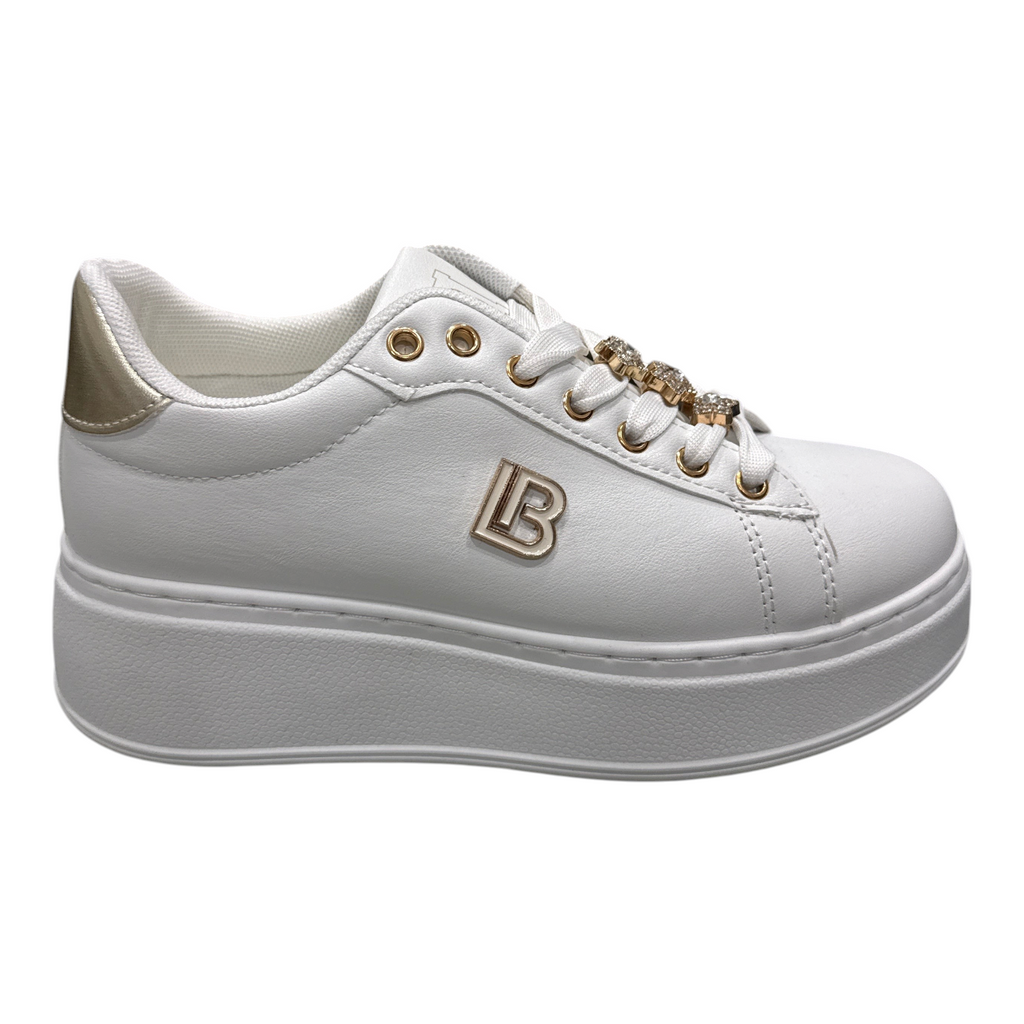 Sneakers bianche Laura Biagiotti con suola platform, dettagli dorati, logo LB e inserto metallizzato sul tallone