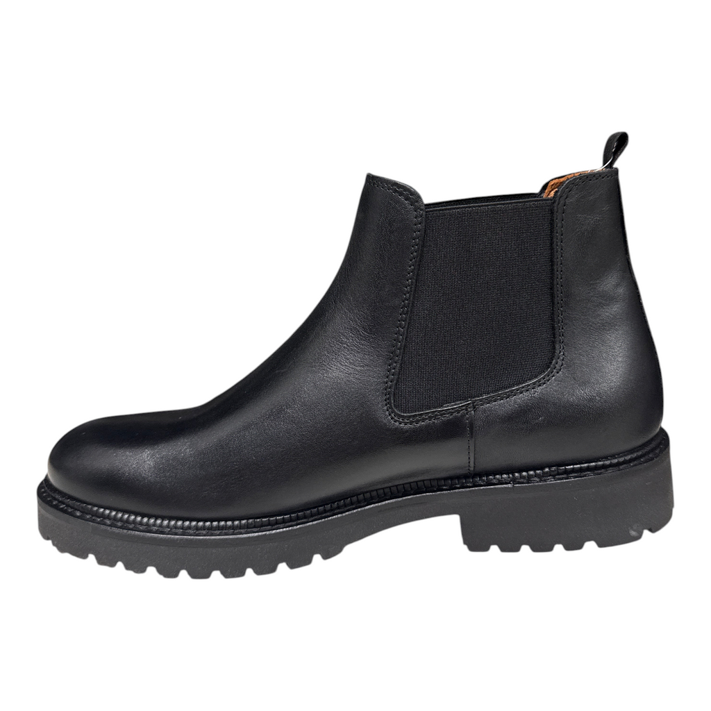 Stivaletti Chelsea uomo NEED in pelle nera con suola carrarmato e inserti elastici laterali