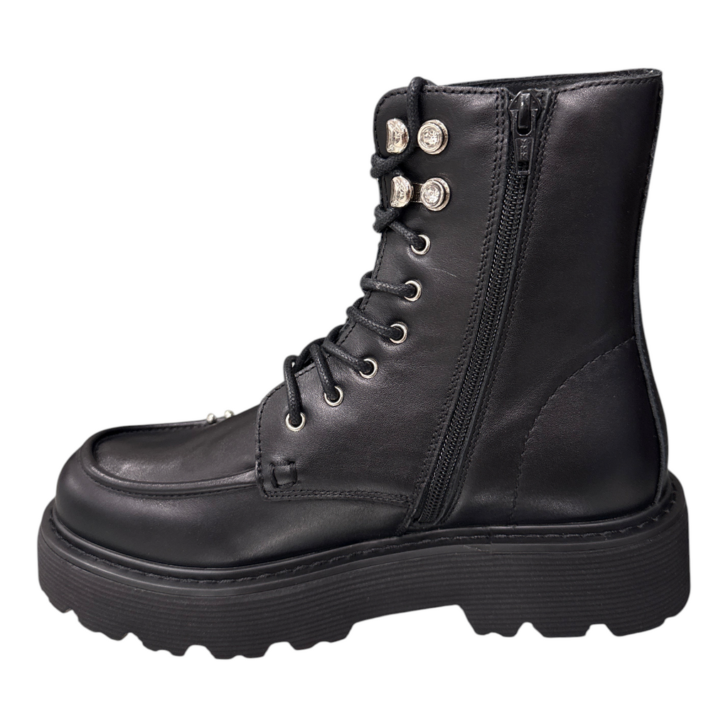 Stivaletto NEED Cult nero in pelle con lacci, dettagli gioiello e suola platform carrarmato