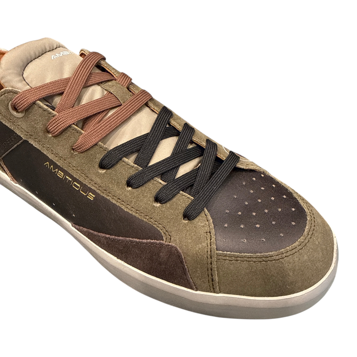 Sneakers da uomo Ambitious in camoscio verde e marrone con lacci bicolore e logo laterale