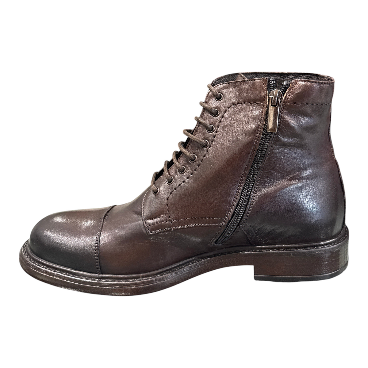 Stivaletto uomo Exton in pelle color castagno con allacciatura a stringhe e chiusura laterale con zip
