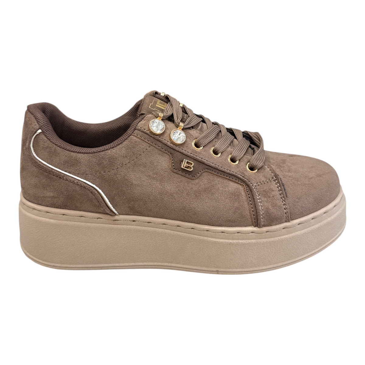 Sneakers donna NEED in camoscio marrone con suola platform, dettagli gioiello e logo laterale