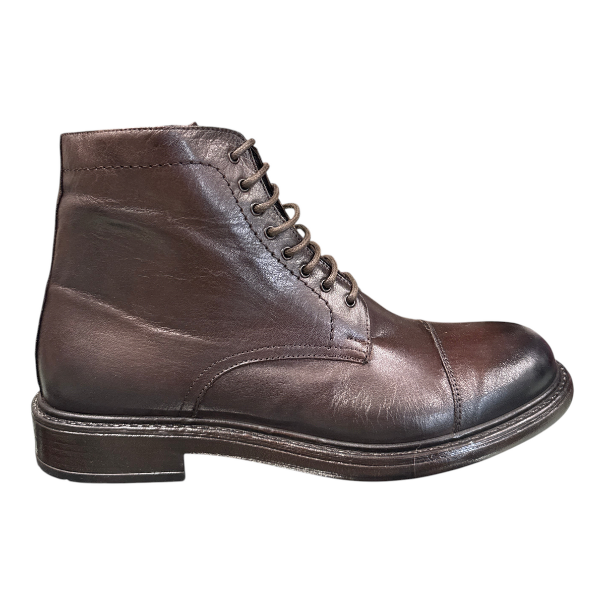 Stivaletto stringato da uomo Exton in pelle morbida color castagno con punta arrotondata e suola classica
