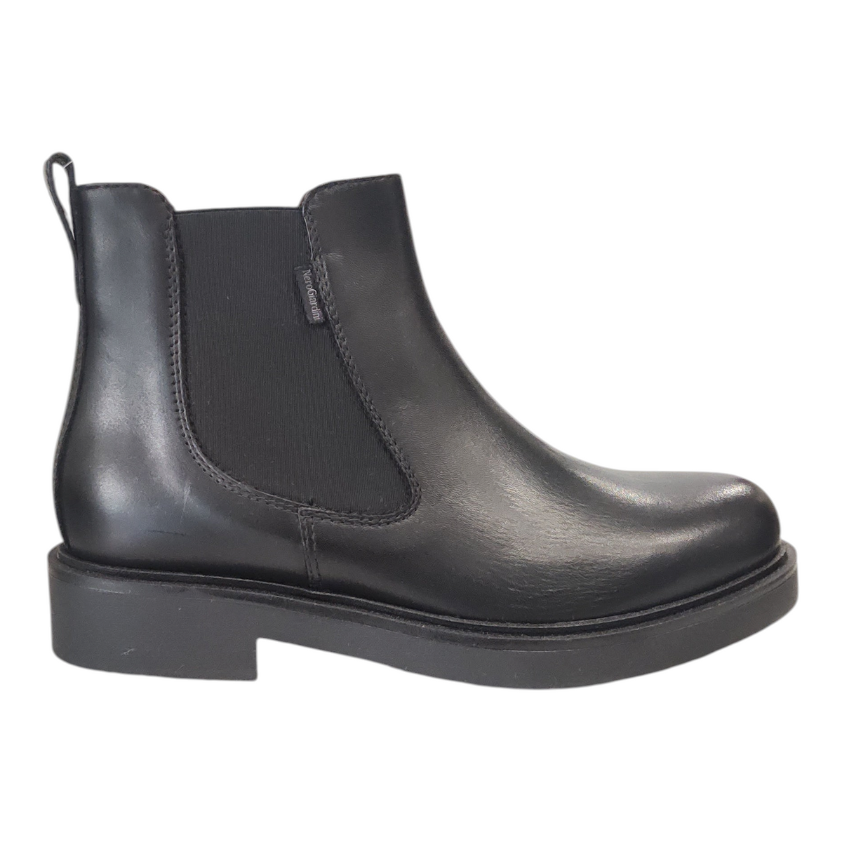 Stivaletti Chelsea da donna NEED in pelle nera con inserti elastici laterali e suola in gomma